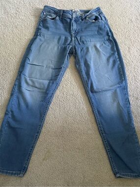 Classic Women's Light Blue Stretch Jeans